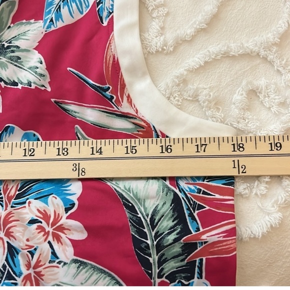Never worn Tommy Bahama Red Floral Sleeveless Blouse size large - Picture 6 of 6